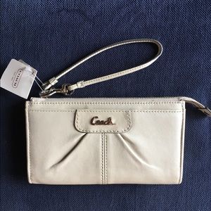 NWT COACH Leather Wallet/Wristlet